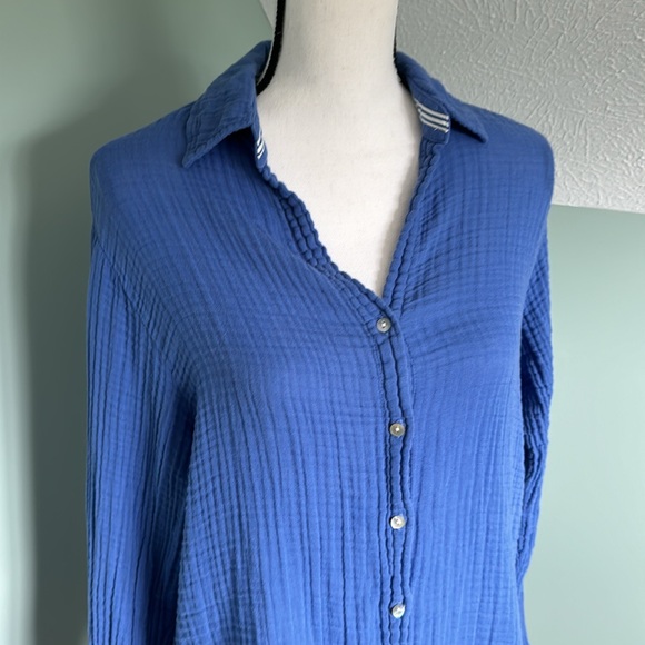 SUNDRY Button Down Top in Regalia - Picture 8 of 11